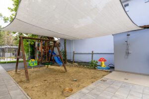 Gyerekbarát vízparti szállás játszótérrel