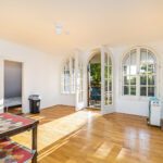 Cabaña de vacaciones en el Danubio para grupos grandes con interior fresco y acogedor