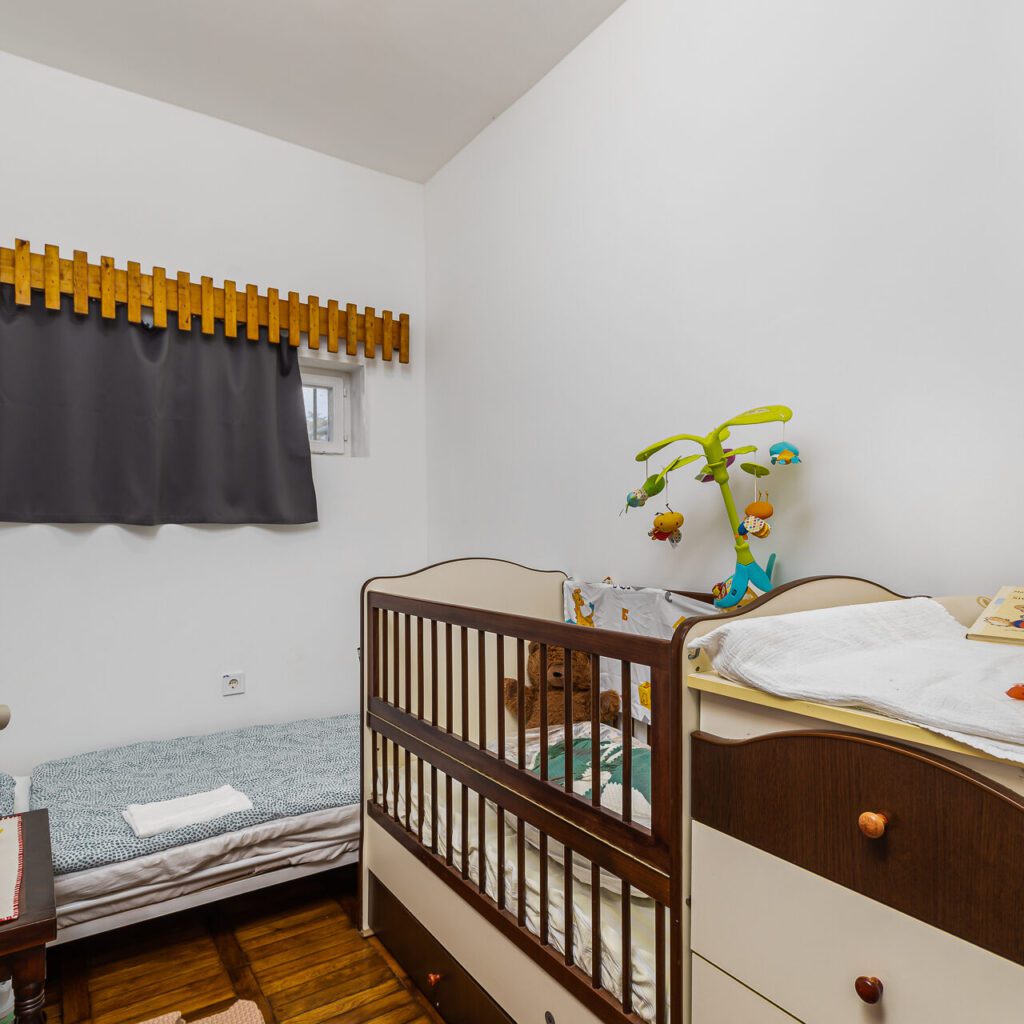 Baba-mama szoba, kisággyal Baba-mama szoba, kisággyal